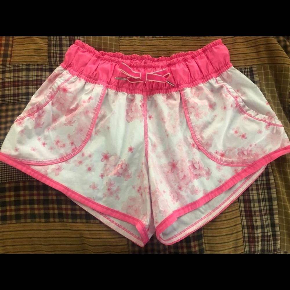 Lululemon floral shorts...size 8.